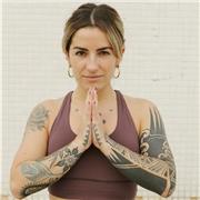 Profesora de Hatha Vinyasa Yoga, Meditación y Handstands y Mobilidad